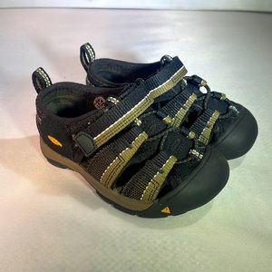 Keen Newport H2 Size 6 Shoes Black and Khaki Waterproof Sport Sandals unworn